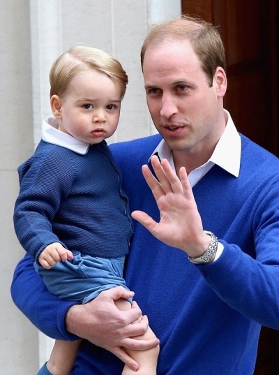 Hoàng tử bé và bố diện đồ ton sur ton khi vào thăm Công chúa bé và mẹ Kate.