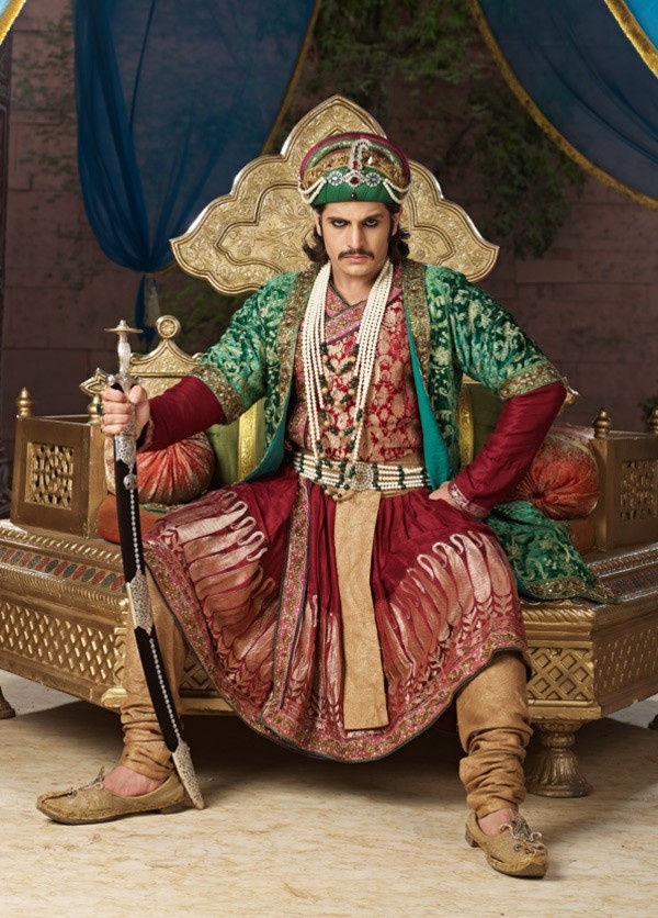 Nam diễn viên Rajat Tokas vào vai vua Akbar.