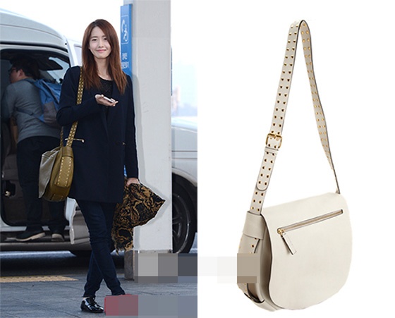 Yoona sở hữu chiếc túi hiệu Barneys có giá 4,8 triệu đồng.