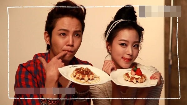 Jang Geun Suk và Han Ye Seul từng hợp tác trong bộ phim sitcom Nonstop 4. Tuy không vào vai người yêu của nhau nhưng hai người vẫn có nhiều khoảnh khắc thật vui nhộn bên nhau. 