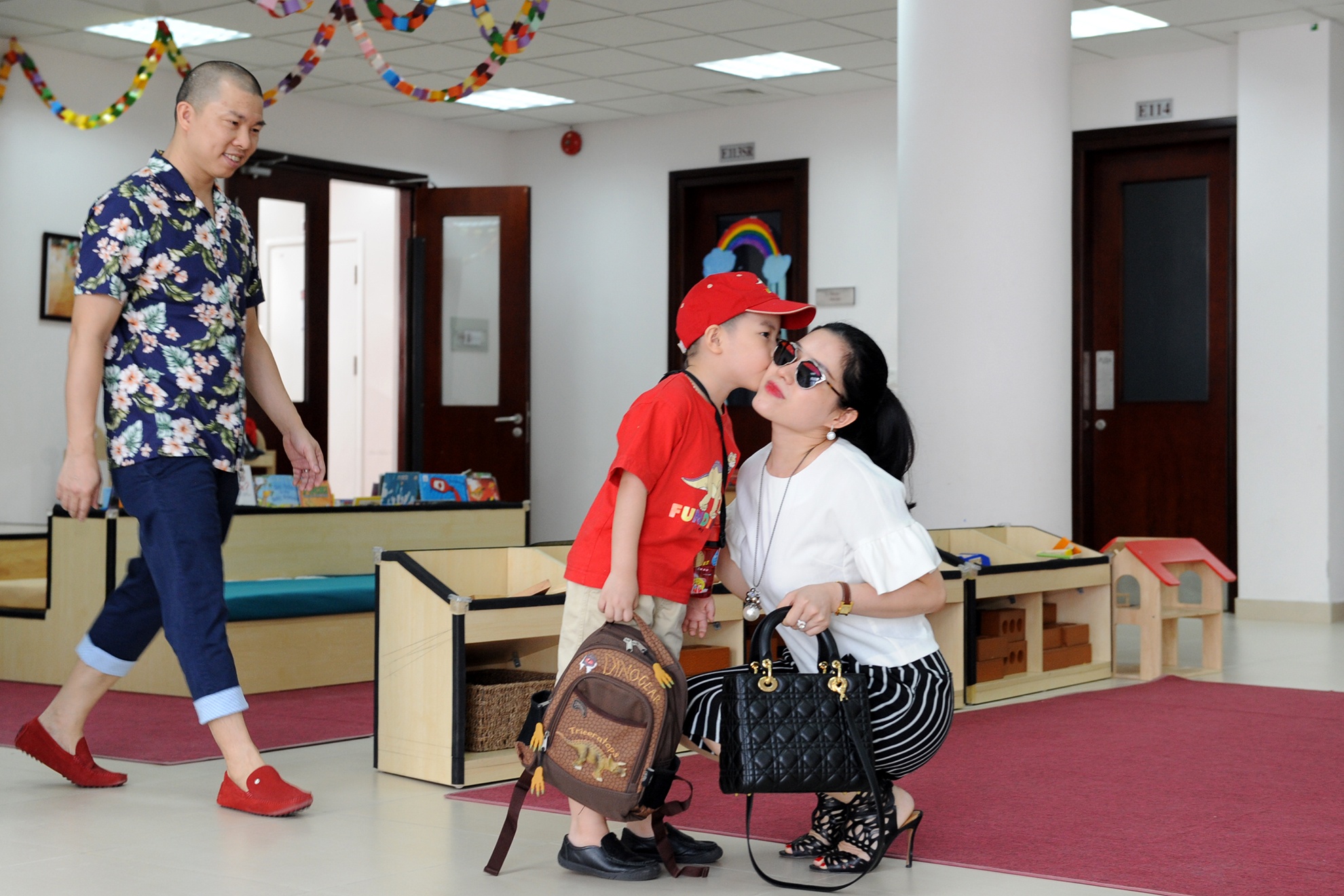 Mot ngay ban ron cua dien vien chuyen vai dau gau hinh anh