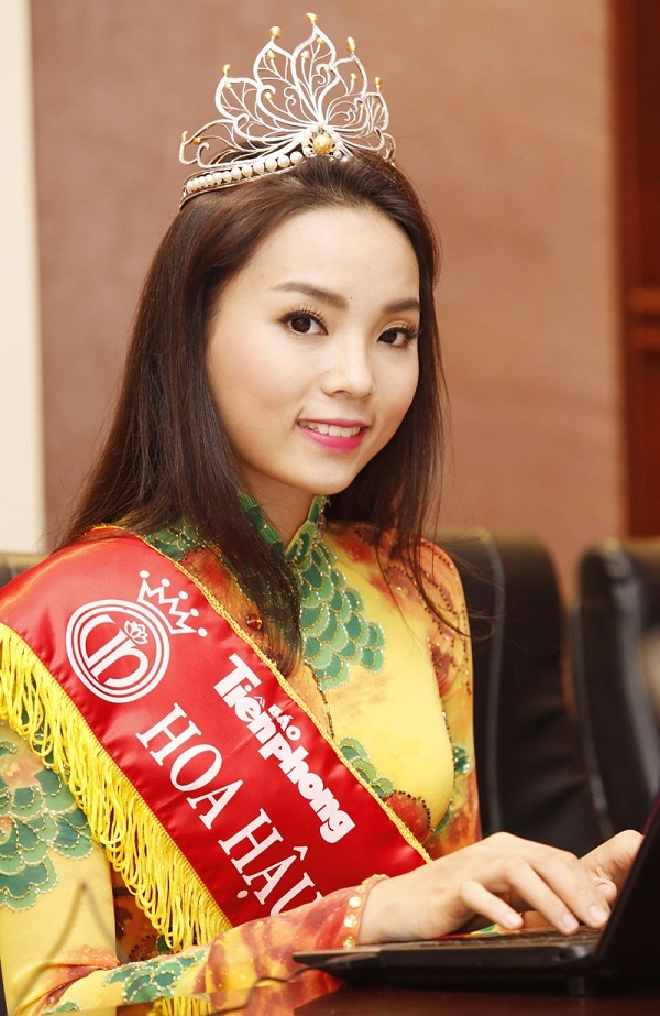 Ngay từ khi đăng quang Hoa hậu Việt Nam 2014, nhan sắc của Kỳ Duyên đã không nhận được sự đánh giá cao của công chúng.