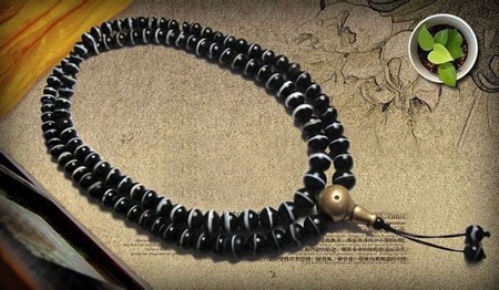 Vòng Kapala cực hiếm mà người thường khó lòng có được. Theo đó, một chiếc vòng Kapala được kết từ xương sọ, xương chân và các khớp xương ngón tay của một vị Lạt Ma tu hành đắc đạo sau khi viên tịch.