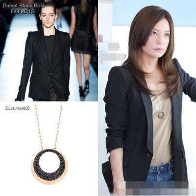 Triệu Vy trẻ trung và phong cách với áo vest đen hiệu Diesel Black Gold  kết hợp vòng cổ mặt tròn hiệu Swarovski.