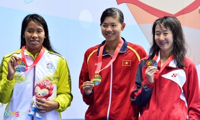Ánh Viên giành 2 HCV ngay trong ngày thi đấu đầu tiên tại SEA Games 28. Bản hit Mình yêu nhau đi vang lên vào thời khắc cô về đích. Ảnh: Hoàng Hà