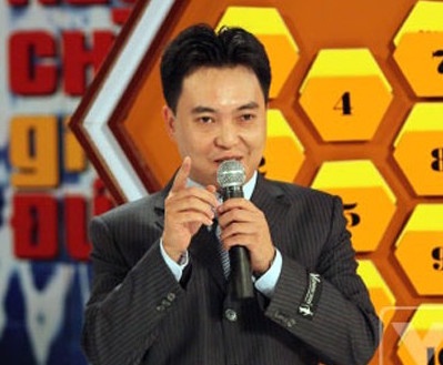 Gia canh ngheo kho it biet cua cac MC noi tieng hinh anh