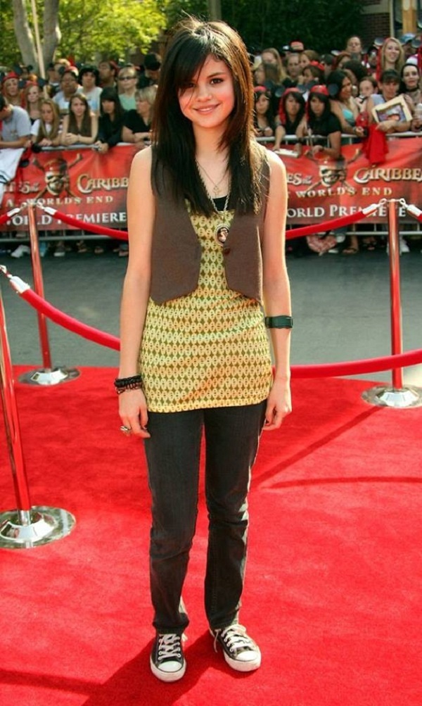 Selena Gomez tại lần đầu tham gia công chiếu phim. Với vẻ đẹp ngọt ngào, trẻ thơ không mấy thay đổi theo thời gian, cùng lối diễn xuất thông minh, tự tin, cô diễn viên gốc Latin  không mấy khó khăn để trở thành một trong những nàng công chúa nổi tiếng nhà Disney.  Khi đã trưởng thành, Selena dần lựa chọn ca hát làm con đường phát triển lâu dài. Sau khi kết thúc mối tình đầy thăng trầm với Justin Bieber, hi vọng cô sẽ đủ tập trung để xấy dựng thành công hơn nữa sự nghiệp mình lựa chọn. 