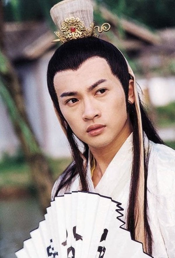 Tô Hữu Bằng là một trong những mỹ nam cổ trang 7X nổi bật trên màn ảnh Hoa ngữ. Anh ghi điểm với tạo hình trong các bộ phim Tuyệt đại song kiêu...