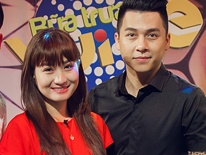 Tien Dung The Men 'tan tinh' MC Bua trua vui ve hinh anh