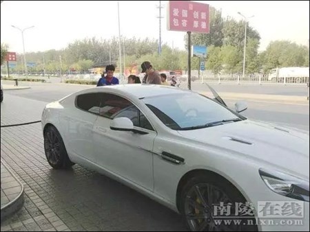 Năm 2011, Lý Thần khi tham gia vai phụ phim 