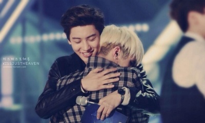 Dù đến từ 2 nhóm khác nhau nhưng Chanyeol (EXO) và Jonghyun (SHINee) rất thân thiết.