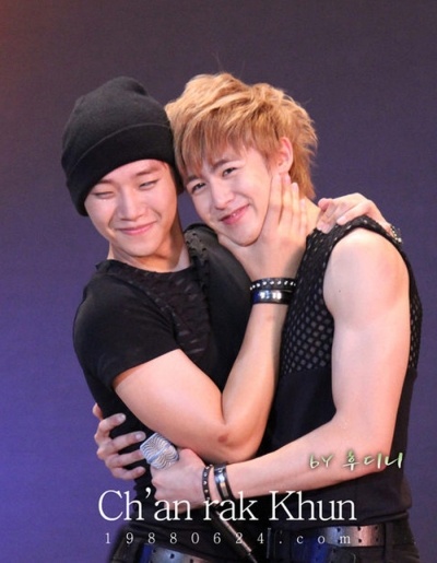 Tuy Junho được ghép cặp với Chansung, Nichkhun với Wooyoung nhưng cả 2 lại có những khoảnh khắc tình cảm khiến fan của 2PM nhớ mãi không quên.