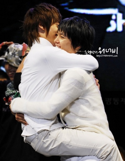 Khoảnh khắc tình cảm của cặp đôi 