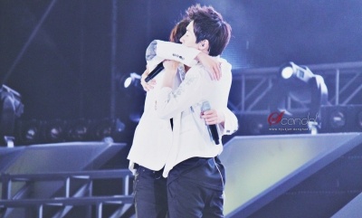 Cặp đôi Donghae và Eunhyuk ra đời trong trí tưởng tượng của fan sau những hành động ngọt ngào họ này dành cho nhau. Đây là cặp đôi thân thiết nhất trong nhóm Super Junior.