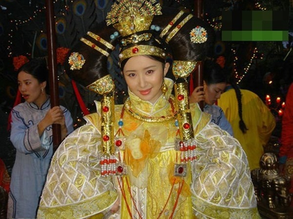 Kieu nu Hoa ngu mat diem vi kieu toc 'tham hoa' trong phim hinh anh