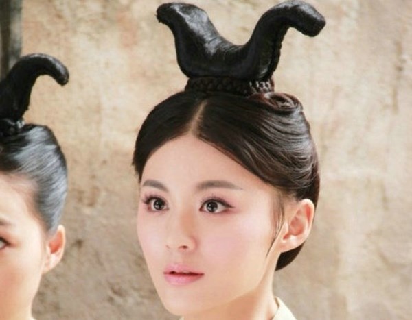 Tạo hình Trịnh Nhi của nữ diễn viên Mao Lâm Lâm trong bộ phim truyền hình Lan Lăng Vương sẽ đẹp hơn rất nhiều nếu không có kiểu tóc khó hiểu này.