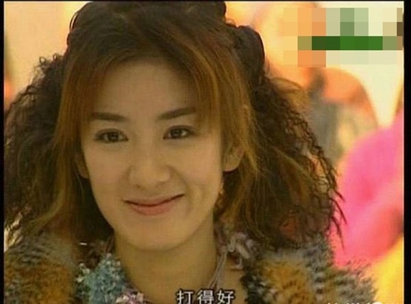 Nàng Đệ Nhị Mộng (Huỳnh Dịch) trong Phong Vân 2 có kiểu tóc được ví như