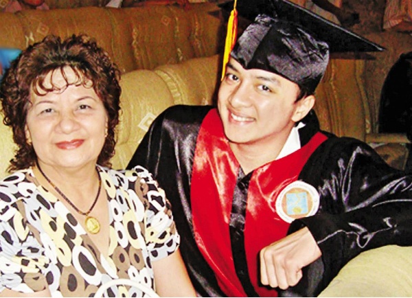 Sao Viet trong ngay nhan bang tot nghiep hinh anh