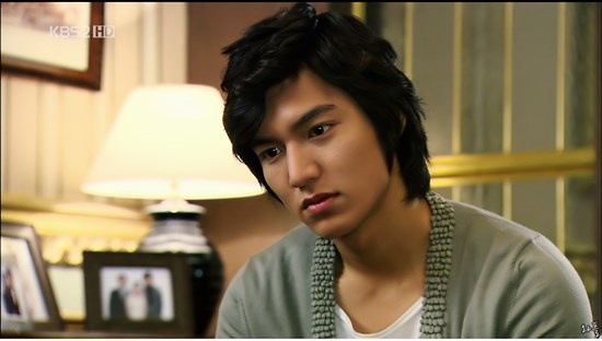 Lee Min Ho trở thành ngôi sao nổi đình nổi đám sau vai diễn Goo Jun Pyo - thủ lĩnh  nhóm F4 (nhóm gồm 4 chàng công tử nhà giàu và sở hữu dung mạo đẹp hơn hoa)  trong bộ phim truyền hình Boys Over Flowers.