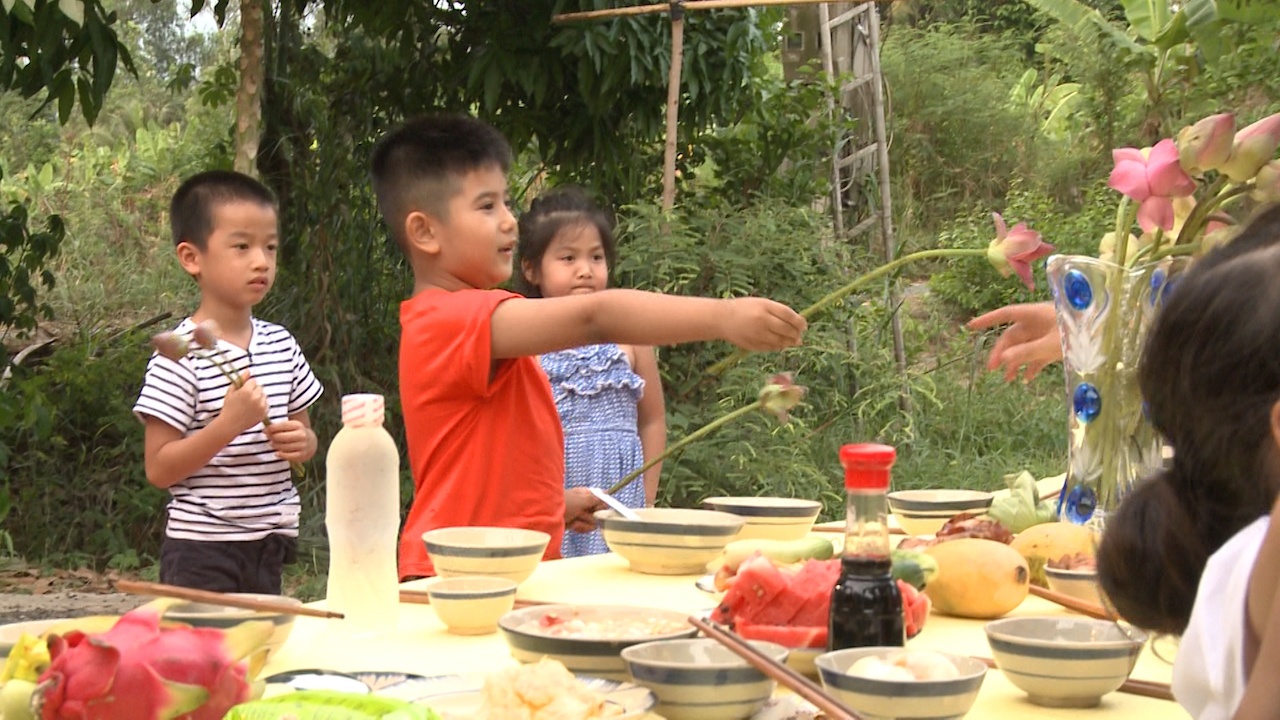 4 nhoc ty Bo oi, minh di dau the? goi dien cho me hinh anh