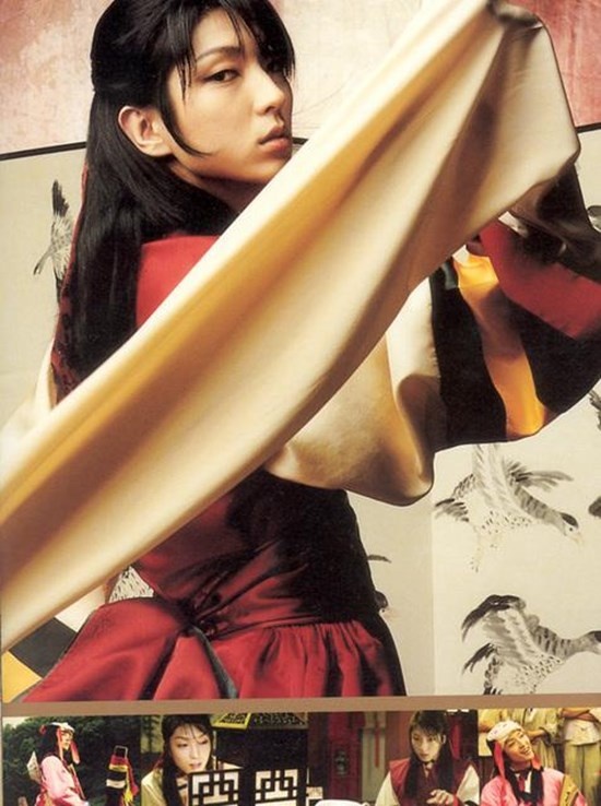 Lee Jun Ki có bước đột phá trong sự nghiệp với vai Gong Gil trong bộ phim điện ảnh  The King and the Clown. Nhân vật Gong Gil đẹp đến nỗi nhà vua cũng đem lòng  yêu mến anh. Nhờ vai diễn này, Lee Jun Ki được ghi nhận là một trong mỹ nam  thúc đẩy làn sóng 