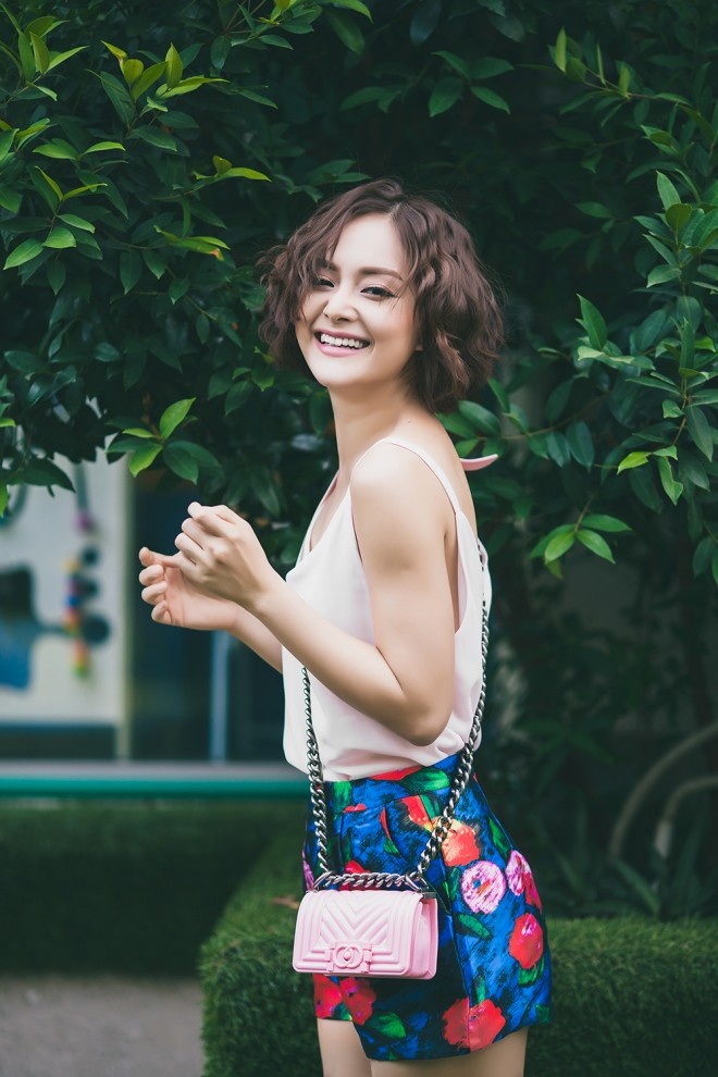 Gần đây ngoài việc đóng phim truyền hình và duy trì diễn kịch trên sân khấu, Lan Phương tìm được cảm hứng là viết kịch bản phim. Hiện tại, cô chưa hoàn tất một kịch bản hoàn chỉnh nhưng đã tìm thấy cảm hứng cho ra một đề cương hoàn hảo. Viết lách giúp cuộc sống của Lan Phương đỡ buồn tẻ trong những ngày thiếu vắng tình yêu.