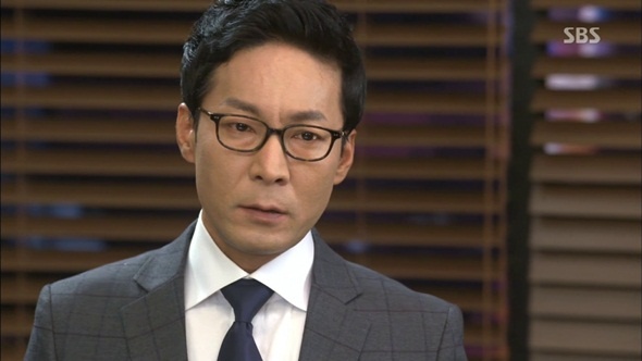 Choi Dong Uk – bố của Choi Young Do trong The Heirs: Choi Dong Uk (Choi Jin Ho) là ông bố thiếu tình cảm, không quan tâm tới con mà chỉ thích kiểm soát. Ông thường dùng bạo lực với con trai Choi Young Do (Kim Woo Bin).  Chính Dong Uk là một phần nguyên nhân khiến Young Do bỏ bê học hành và trở thành một học sinh đáng sợ trong trường.