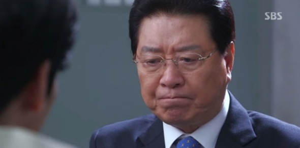 Lee Beom  Joong – bố của Lee Hwi Kyung và Lee Jae Kyung trong You Came From The Stars: Dù  Lee Beom Joong (Lee Jung Gil) xuất hiện không nhiều nhưng những hành động gián tiếp cũng đủ nói lên ông là người cha tồi. Ông dùng tiền và thế lực để bảo che cho những hành động sai trái của con trai mà không hề uốn nắn hay dạy dỗ lại con. 