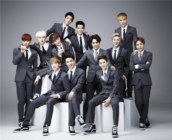 EXO khi còn đủ các thành viên.