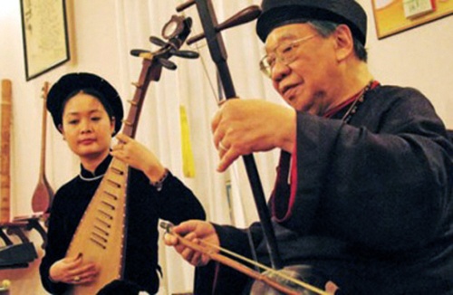 Giao su Tran Van Khe trong mat ca nuong Ha thanh hinh anh