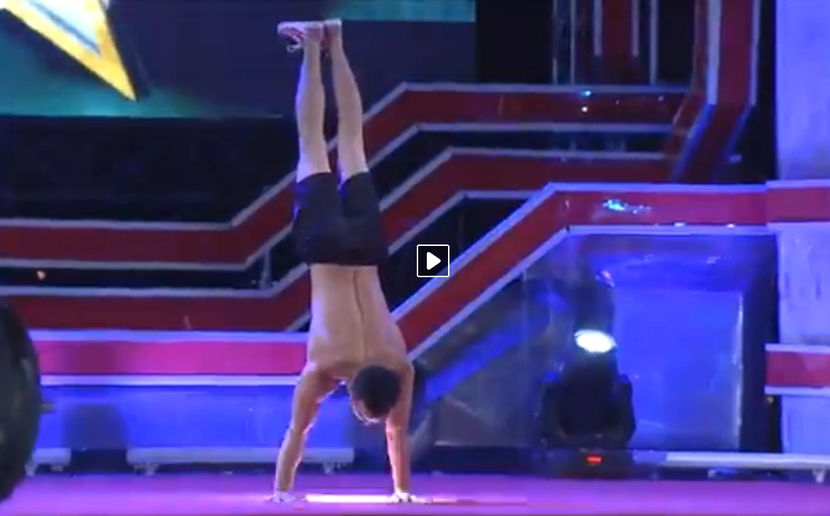 Tran Hung bieu dien 'vong mot nhay theo nhac' trong Sasuke hinh anh