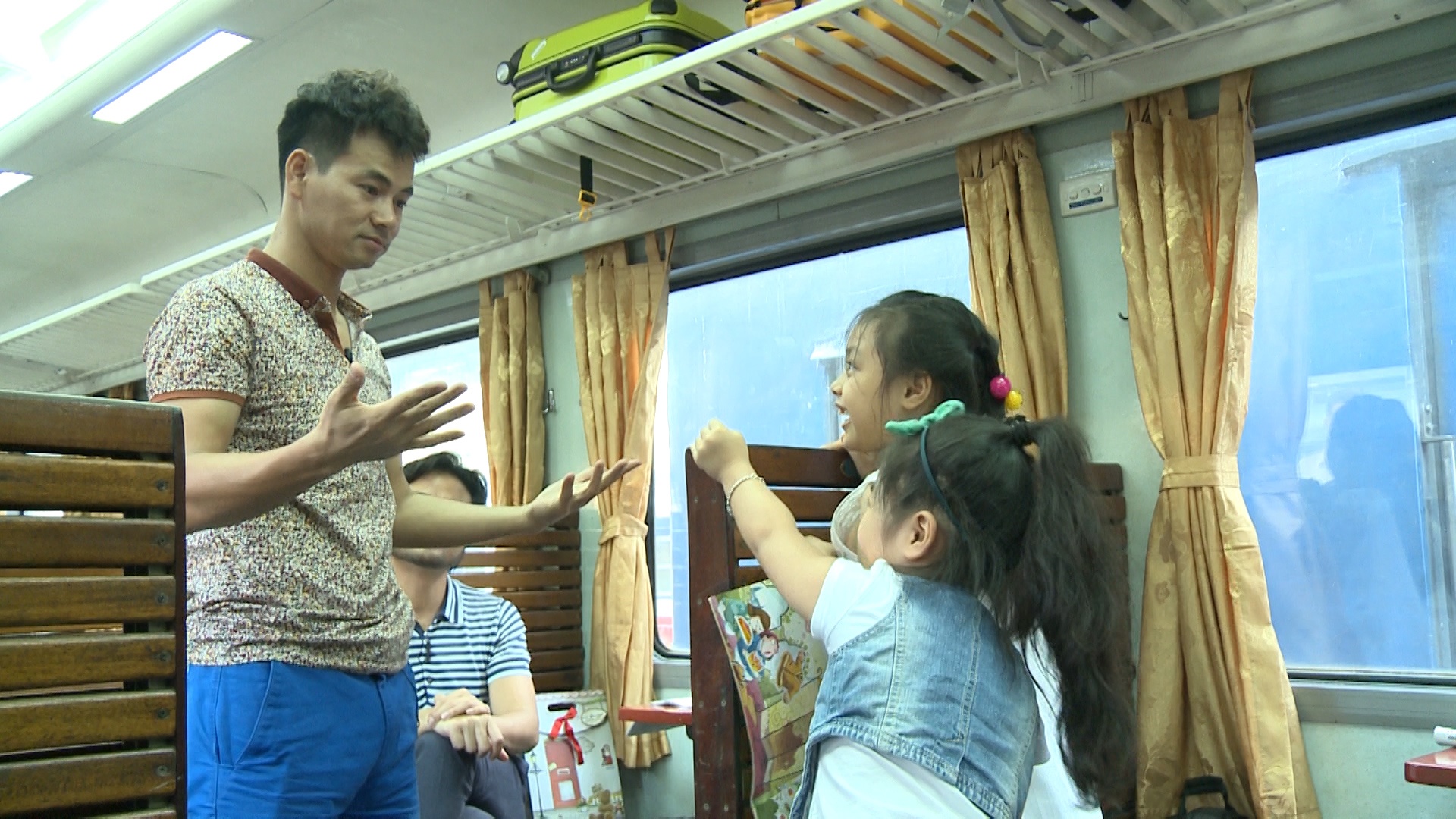 Xuan Bac lam ao thuat, bi con trai 'vach tran' hinh anh