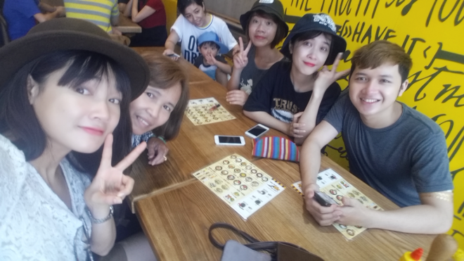 Nhã Phương dành thời gian tuyệt đối bên gia đình. Cô thường cùng chị gái, hai em đi ăn uống mỗi khi lịch quay trống.