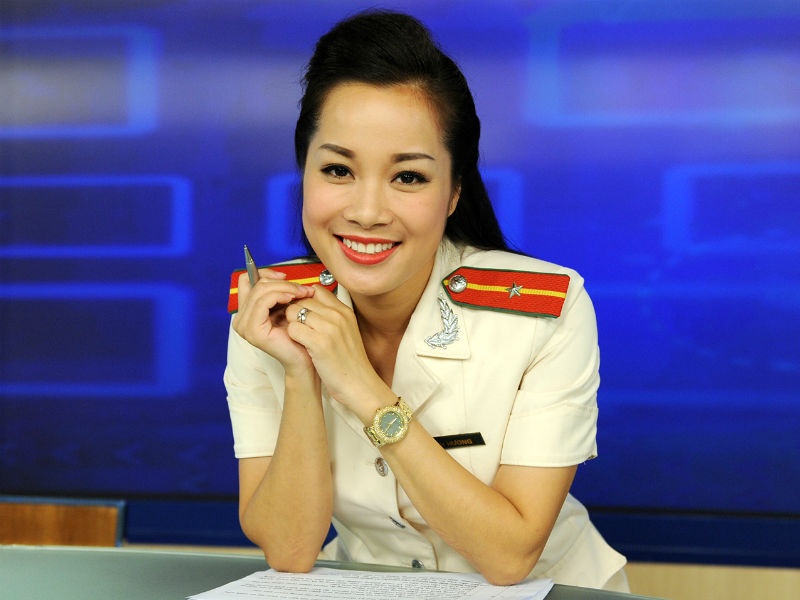 Mot ngay ban ron cua 'Vang Anh' Minh Huong hinh anh