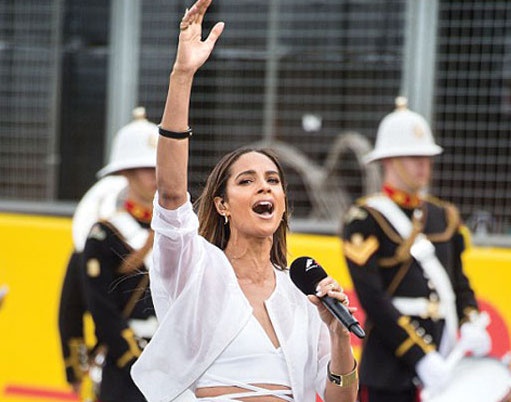 Bi nem da vi... hat quoc ca Anh giong My hinh anh