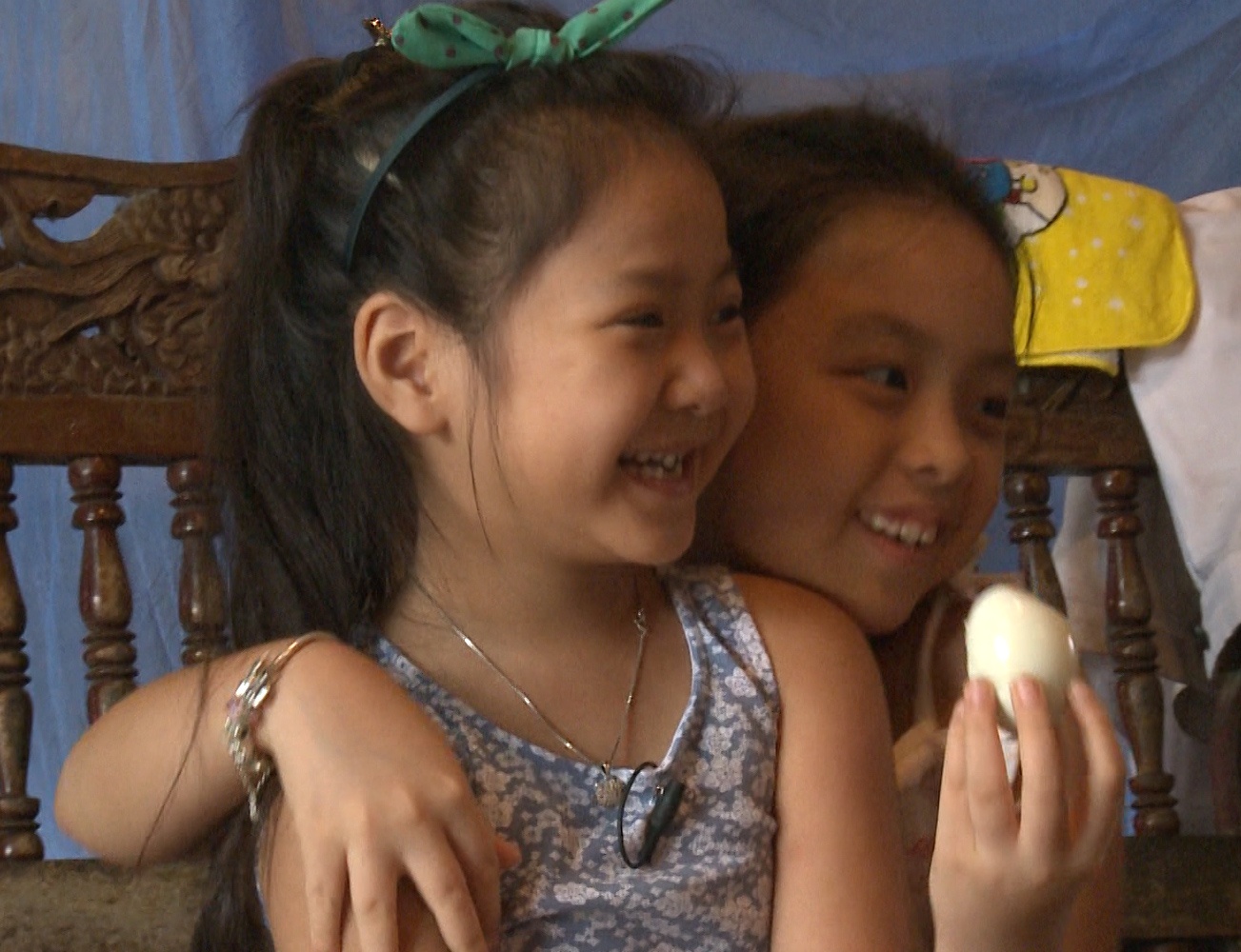 Con gai Manh Truong di bo vao rung toi 'giai cuu' cho bo hinh anh