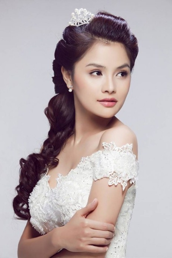 Vũ Thu Phương  Đạt khá nhiều giải thưởng đáng ghi nhận như: Người mẫu xuất sắc, Người mẫu tài năng năm 2008. Vũ Thu Phương còn thử sức mình ở lĩnh vực điện ảnh khi tham gia diễn xuất trong các bộ phim: Chuyện tình công ty quảng cáo, Cô gái bất đắc dĩ, Võ lâm truyền kỳ, Giao lộ định mệnh…Đang ở đỉnh cao ở sự nghiệp thì đột nhiên vào năm 2011 Vũ Thu Phương tuyên bố giải nghệ và lấy chồng không lâu sau đó. Đức lang quân của Vũ Thu Phương sinh năm 1976 đã có một đời vợ và xuất thân từ hoàng tộc Campuchia gốc Việt - Trần Thanh Hải. Đến tháng 3/2013, vợ chồng Vũ Thu Phương vui mừng đón con gái đầu lòng.