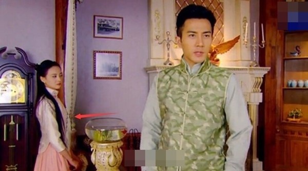 Trong Người đàn ông bắt được cầu vồng, tóc của Thái Hồng (Trịnh Sảng) đang vắt về phía trước