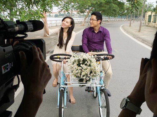 Anh hau truong hai huoc cua 'Hon nhan trong ngo hep' hinh anh