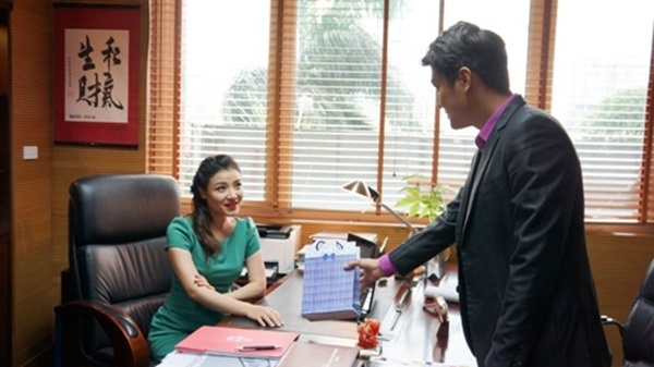 Huệ và nhân tình trẻ.