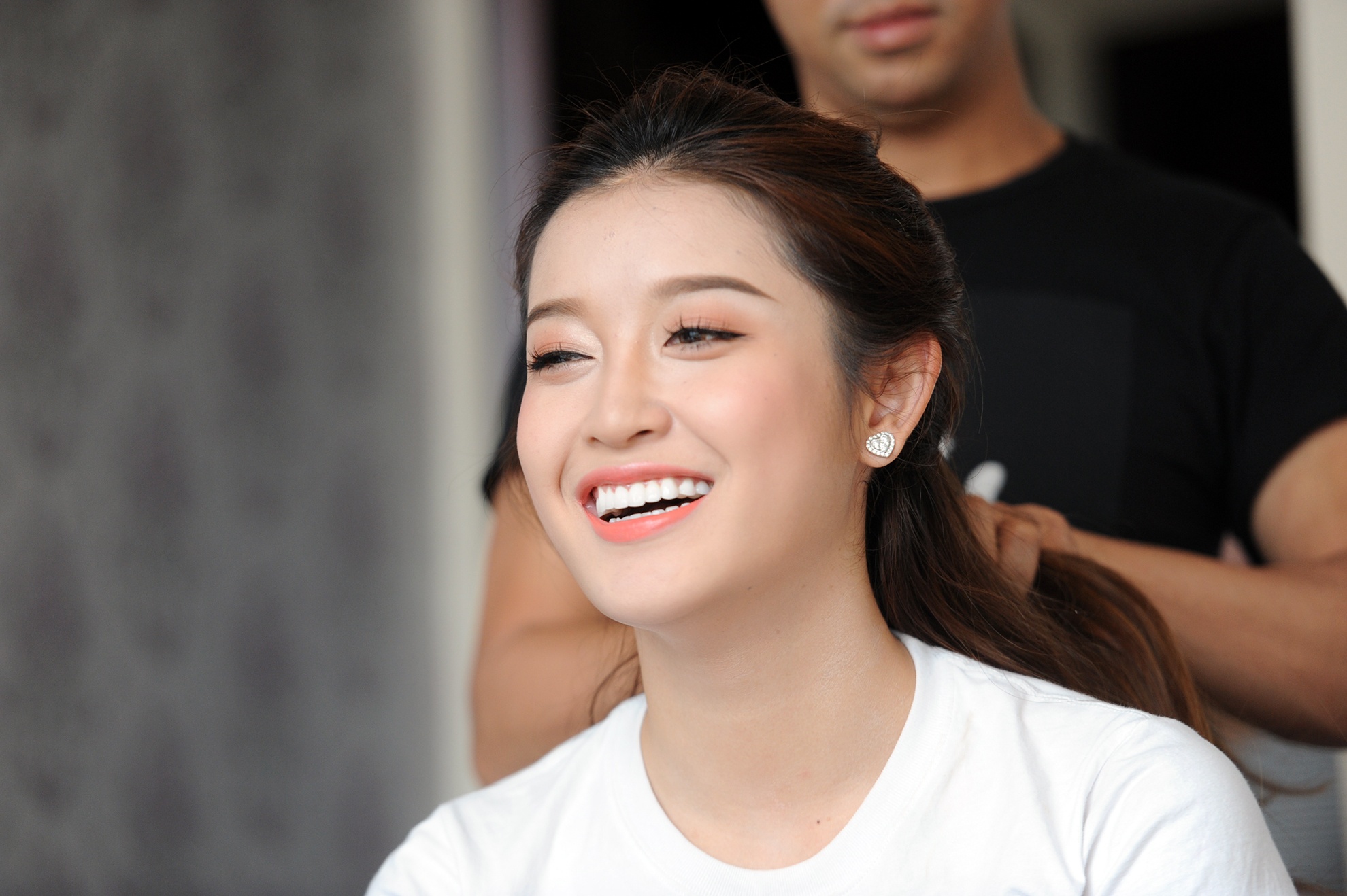 Mot ngay lam viec tat bat cua a hau Huyen My hinh anh