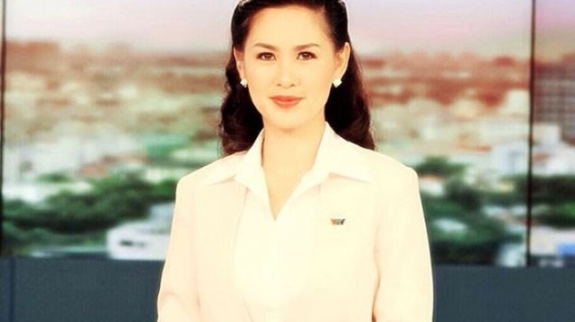 Thúy Hằng đĩnh đạc trên sóng truyền hình. 