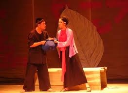 Mai Huê trên sân khấu nhà hát Tuổi trẻ năm 2014 trong vở Thị Hến.