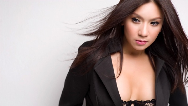 Y Phụng giờ vẫn vô cùng sexy.