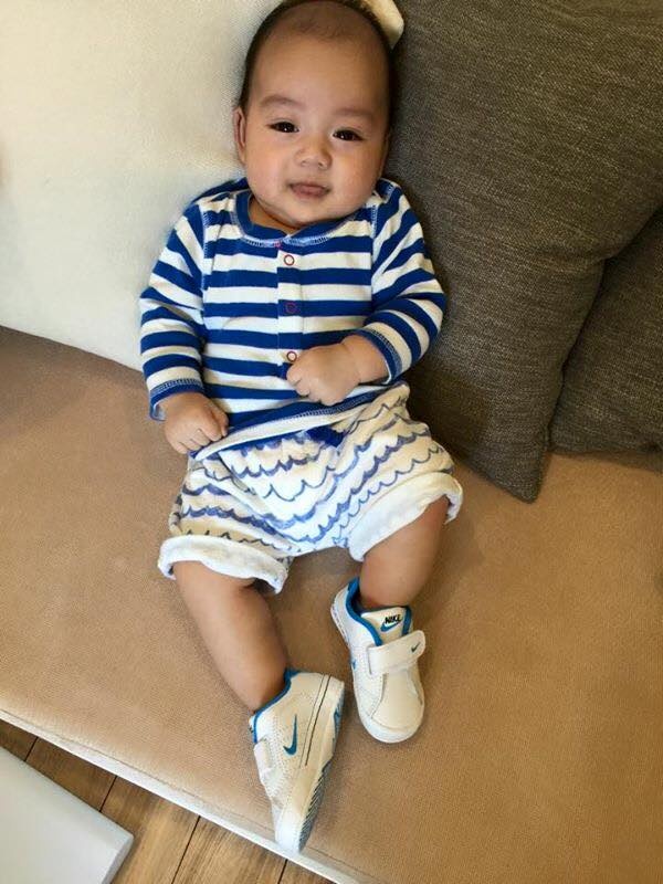 Bé Ricky - con trai Ngọc Thạch  Con trai đầu lòng của Ngọc Thạch và chồng thiếu gia chào đời ngày 2/4 tại Hà Nội. Cậu bé có tên là Đỗ Đàm Quang và tên đáng yêu ở nhà là Ricky. 