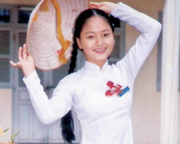 Sao Viet thoi ao dai hinh anh