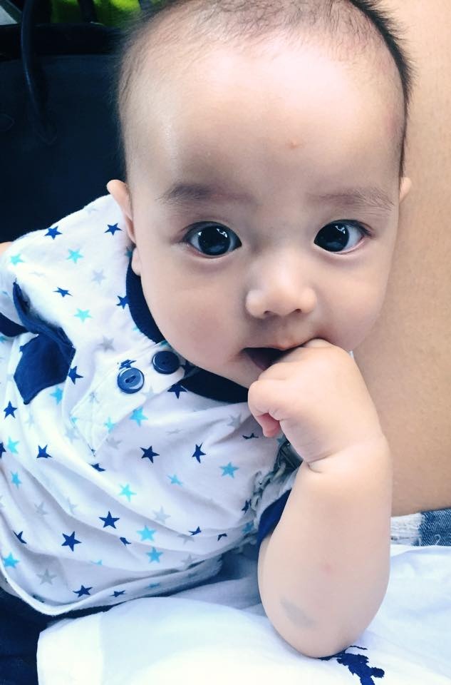 Bé Cacao -  con trai Ốc Thanh Vân  Con trai thứ 3 nhà Ốc Thanh Vân có tên gọi cực ý nghĩa là Vinh Hy, tên thân mật ở nhà là Cacao.