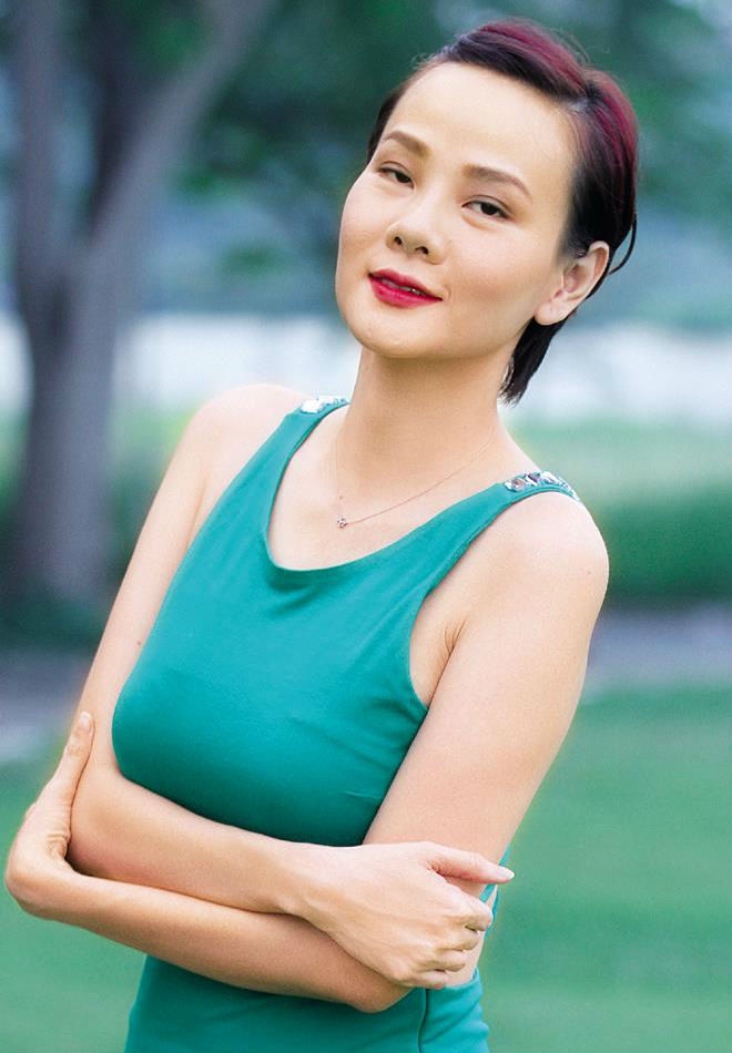 Thiếu bình tĩnh trong mâu thuẫn với chồng, Dương Yến Ngọc đã đăng đàn Facebook tố Pha Lê là “hồ ly tinh” quyến rũ chồng cô. Sau giai đoạn sóng gió, chuyện nhà của cựu người mẫu lại trở lại êm ấm. Cô và chồng lại tay trong tay đi tham dự các sự kiện. Trong khi đó, Pha Lê lại gánh thêm điều tiếng về cách sống và yêu, khiến hình ảnh của cô ngày càng xấu thêm trong mắt công chúng.