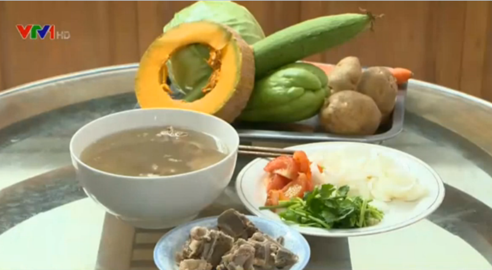 Khong cho tre duoi 3 tuoi an nuoc xuong ham hinh anh