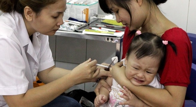 Tre hay om, tiem phong the nao? hinh anh